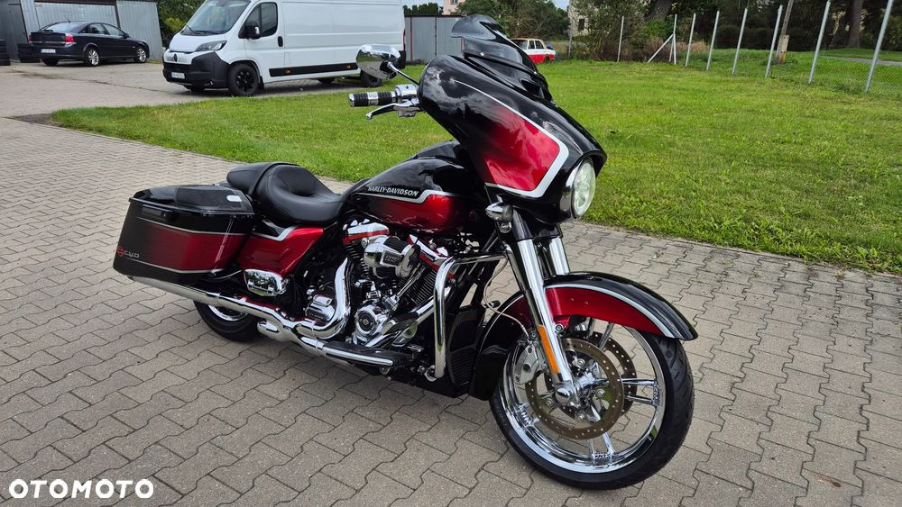Harley-Davidson CVO Street Glide - 26