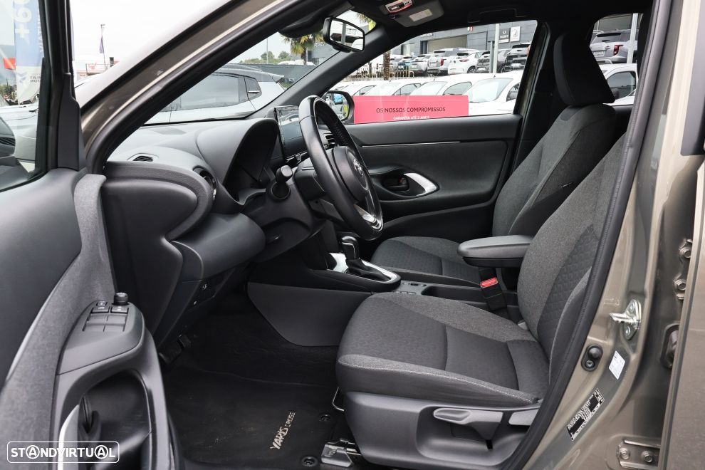 Toyota Yaris Cross 1.5 HDF Luxury - 16