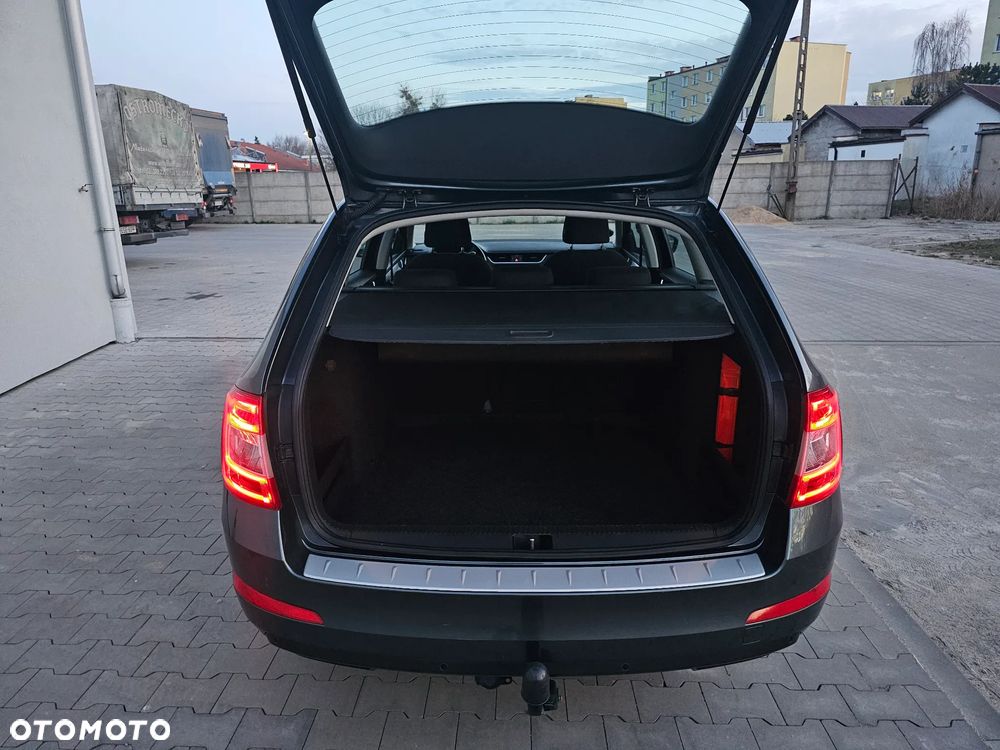 Skoda Octavia 2.0 TDI DSG Style - 17