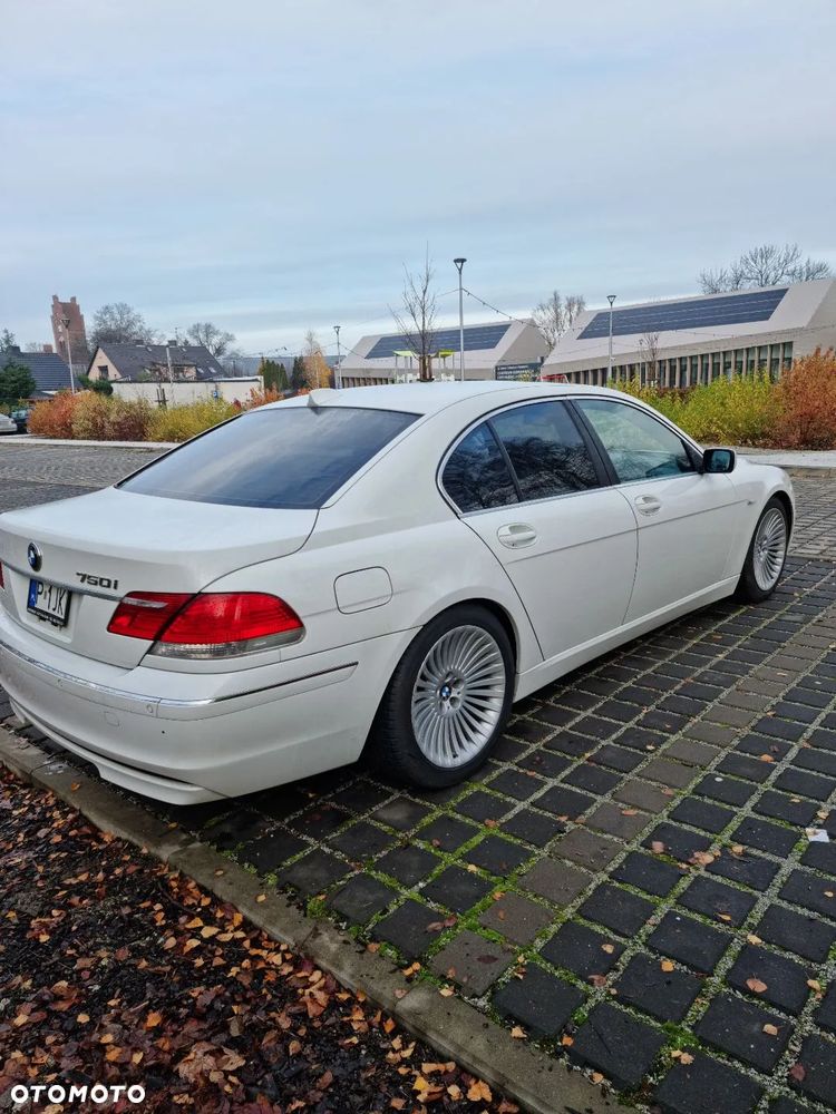 BMW Seria 7 740i - 26