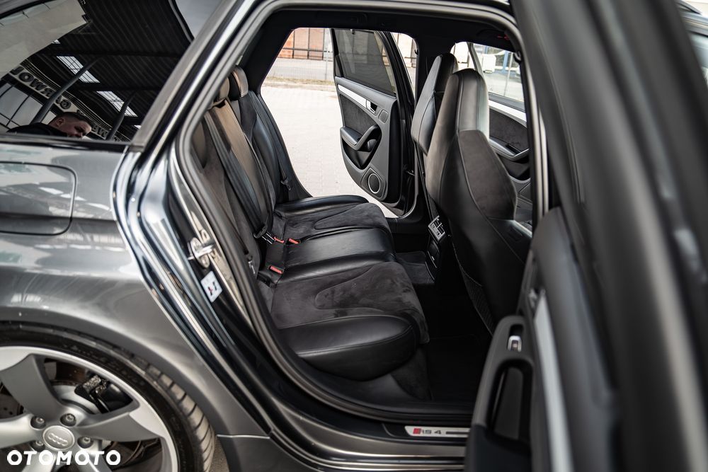 Audi RS4 Avant Avant S tronic - 24
