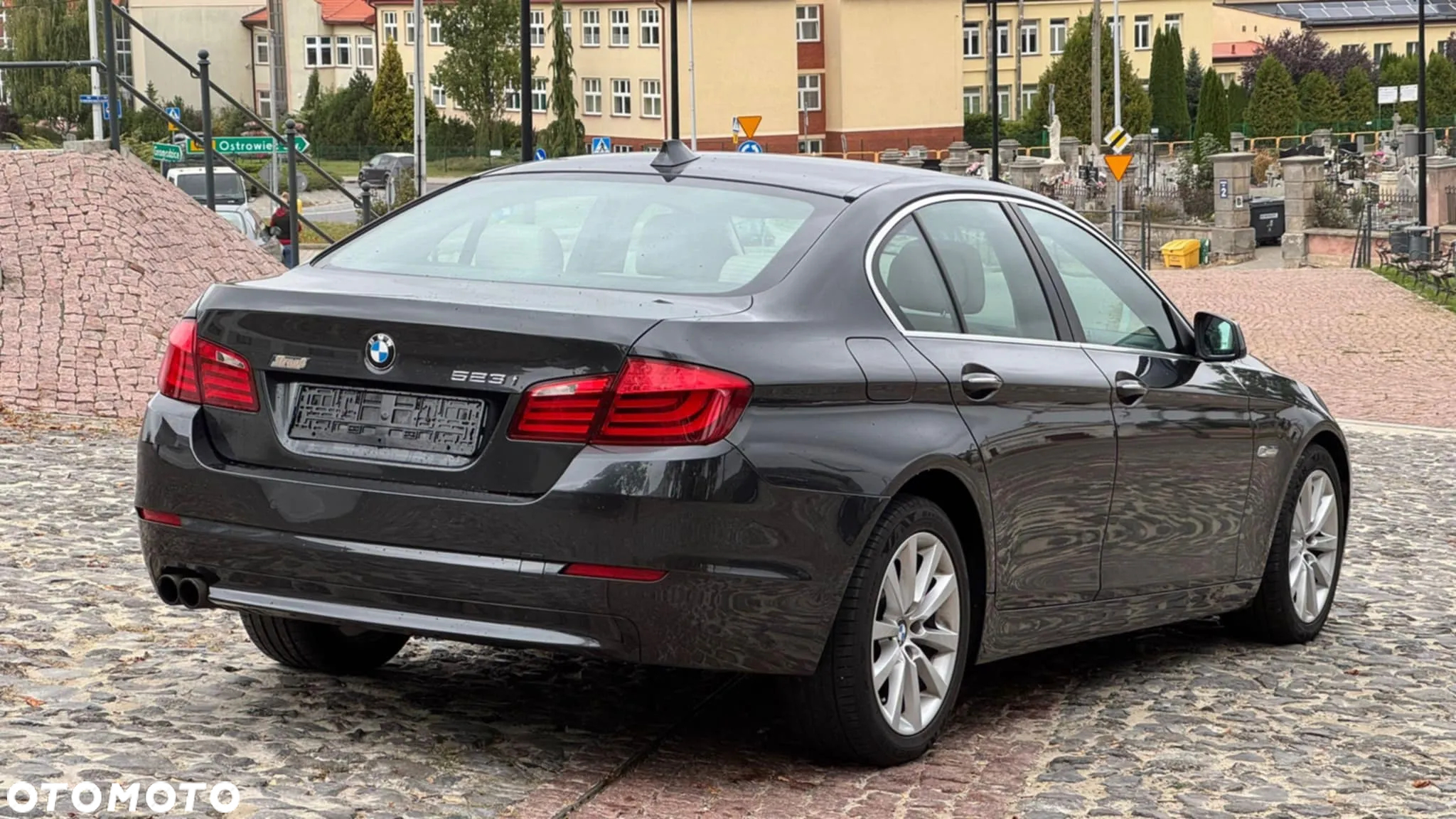 BMW Seria 5 523i Touring - 10