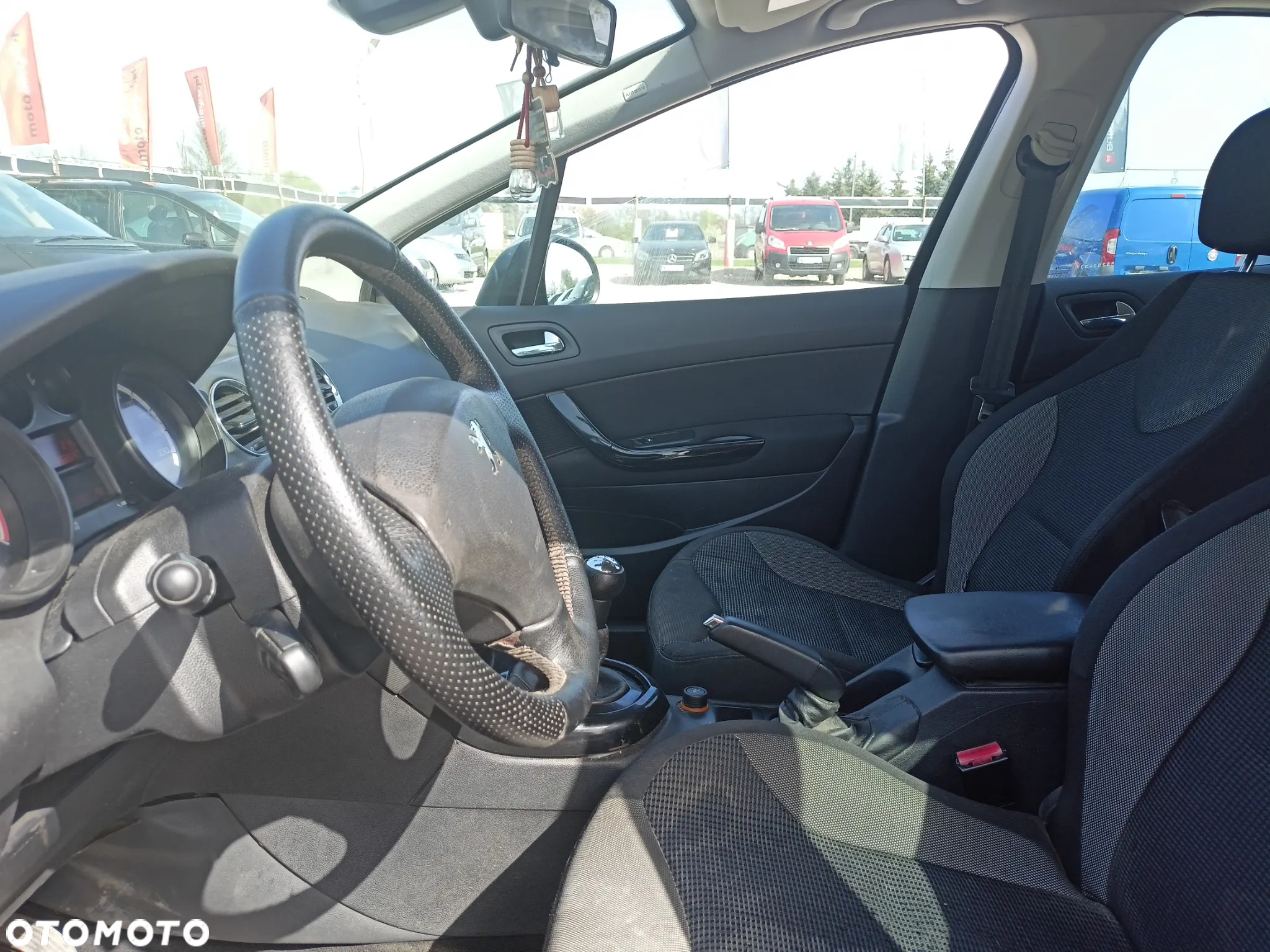 Peugeot 308 - 8