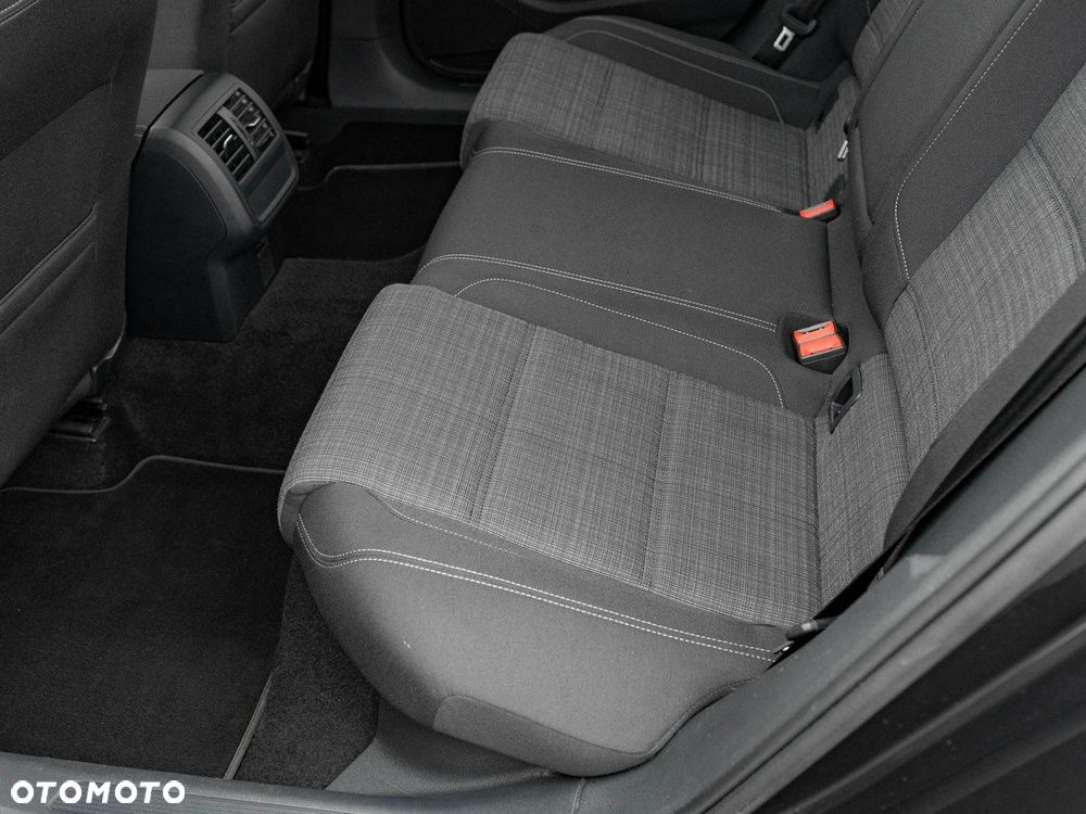 Volkswagen Passat - 24