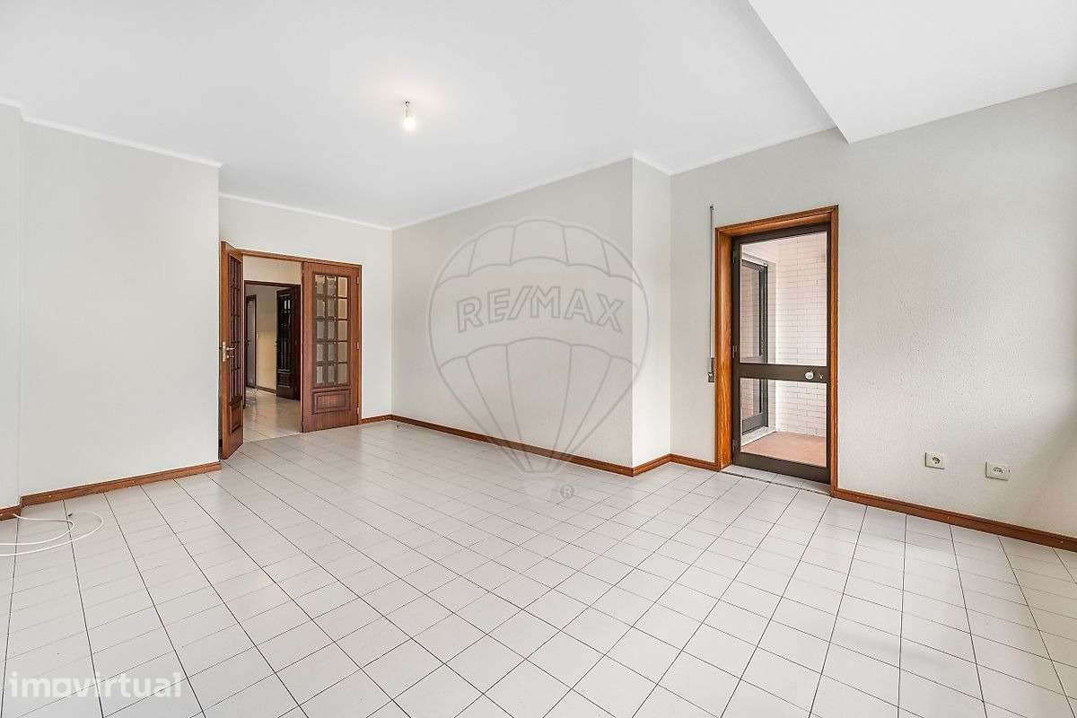 Apartamento T2+1 Renovado no Coração de Vila Nova de Famalicão - Grande imagem: 2/24