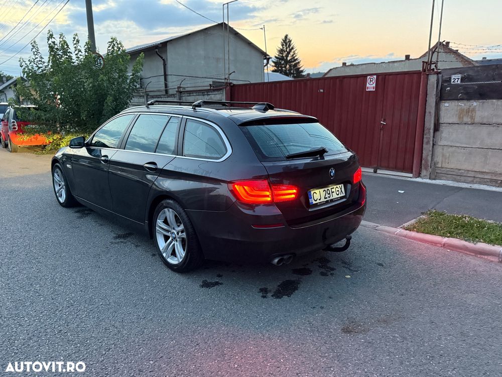BMW Seria 5 520d Touring Aut. Luxury Line - 7
