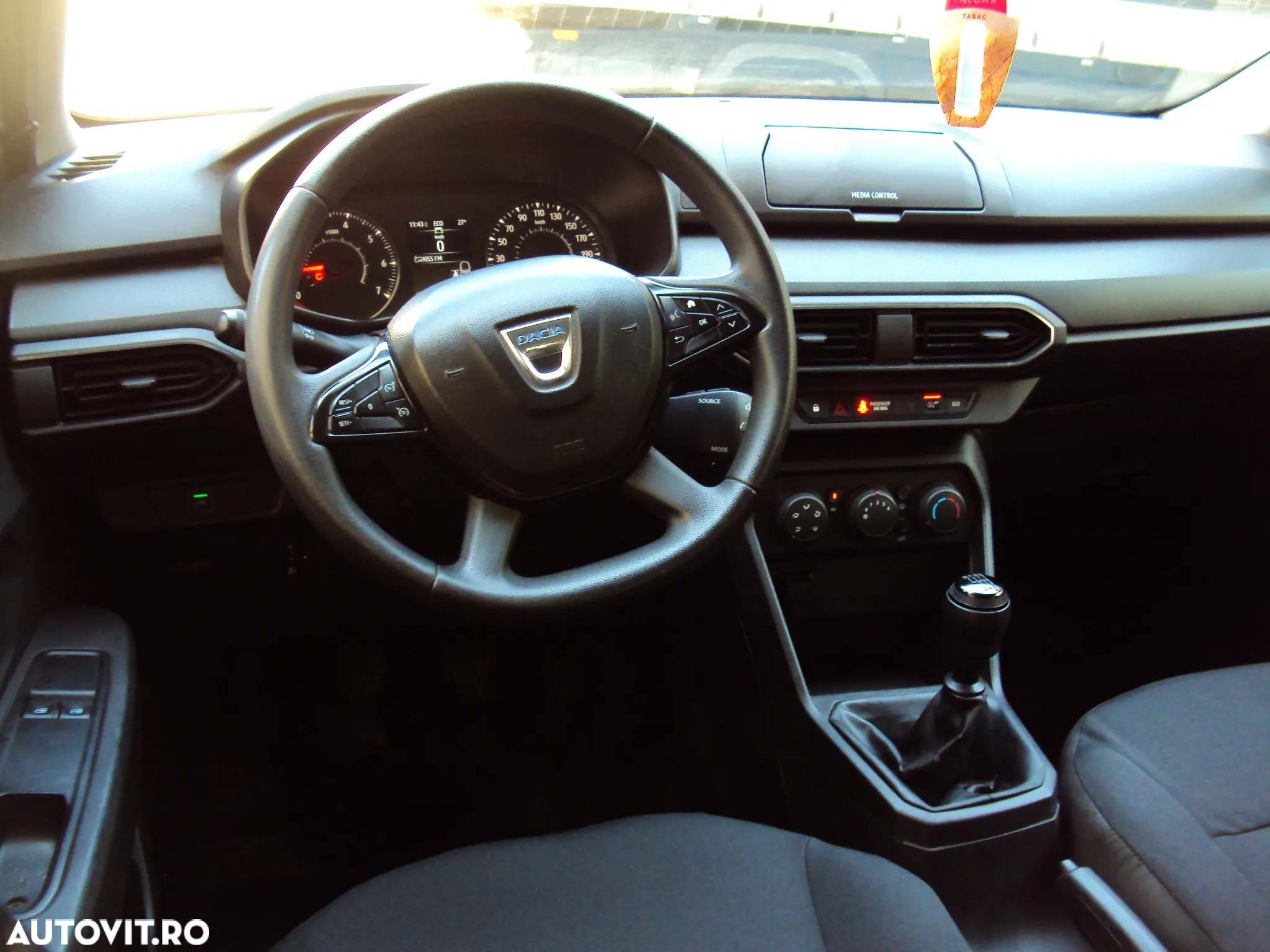 Dacia Logan TCe 90 Essential - 6