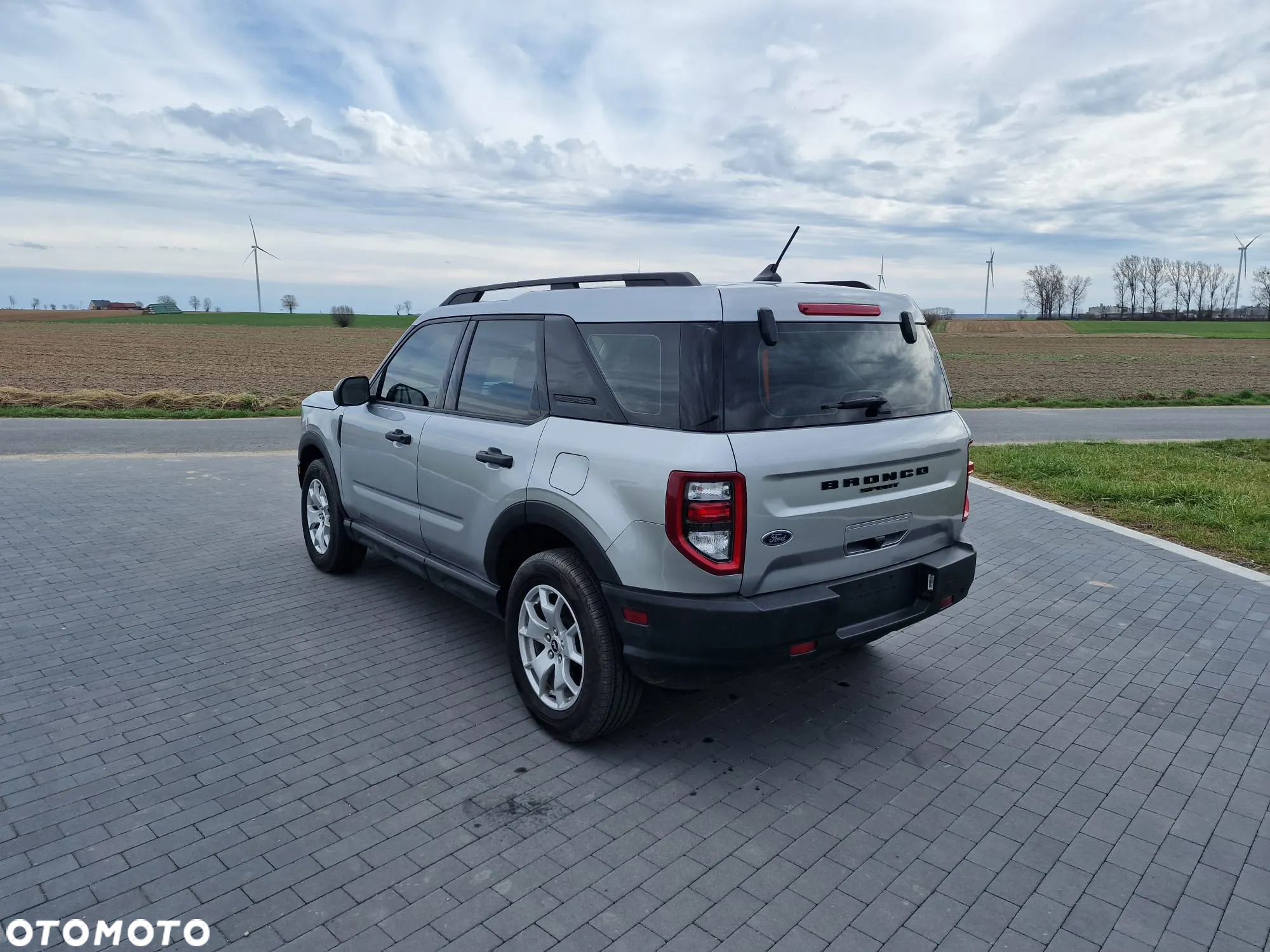 Ford Bronco - 10