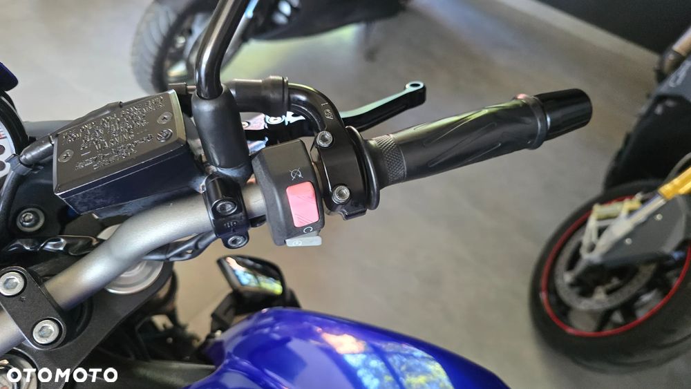 Yamaha FZ8 - 17