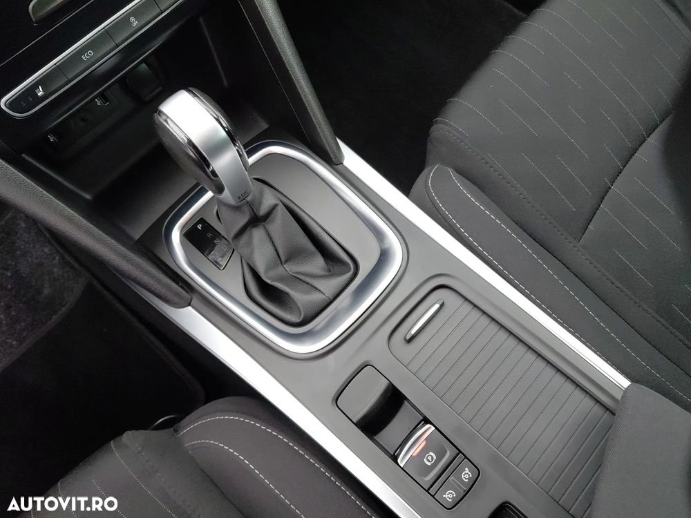 Renault Megane ENERGY TCe 140 EDC LIMITED - 23