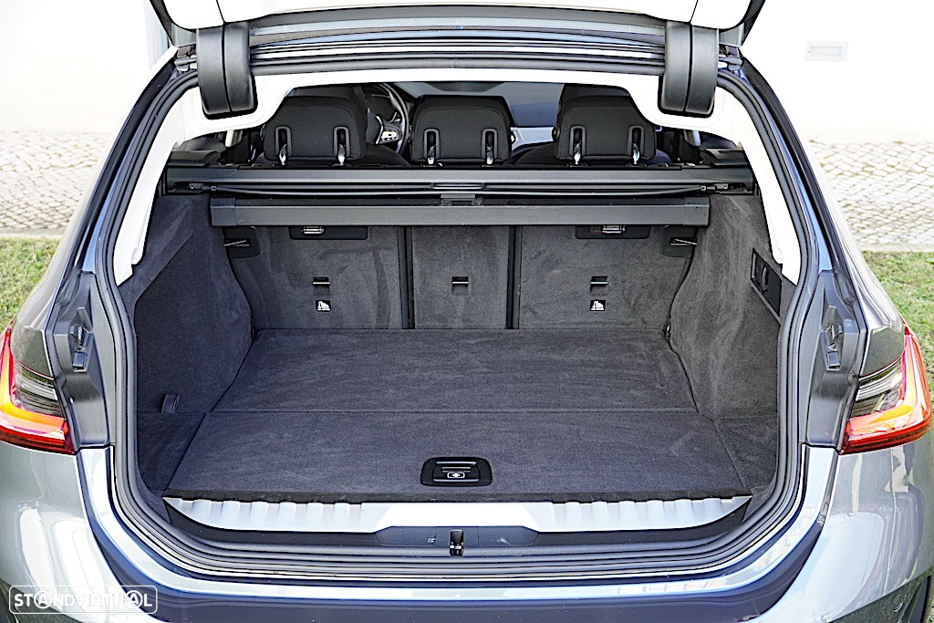BMW 330 e Touring Auto - 18