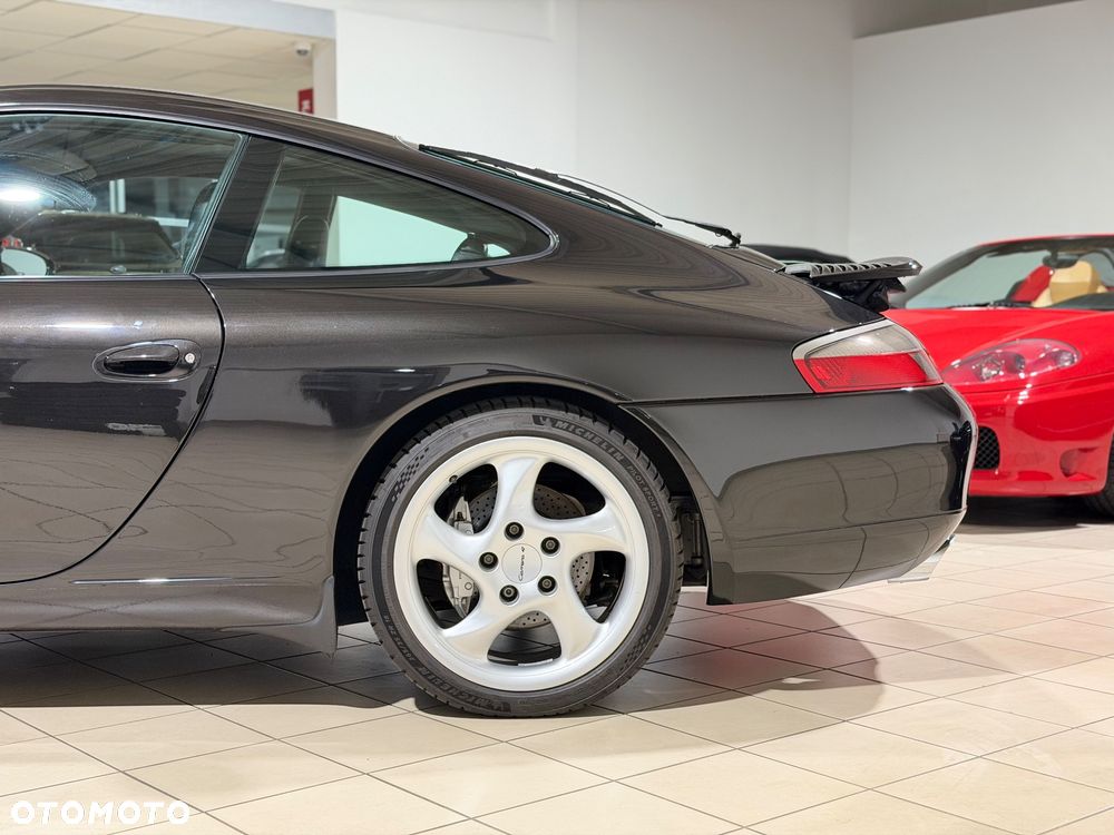 Porsche 911 Carrera - 6