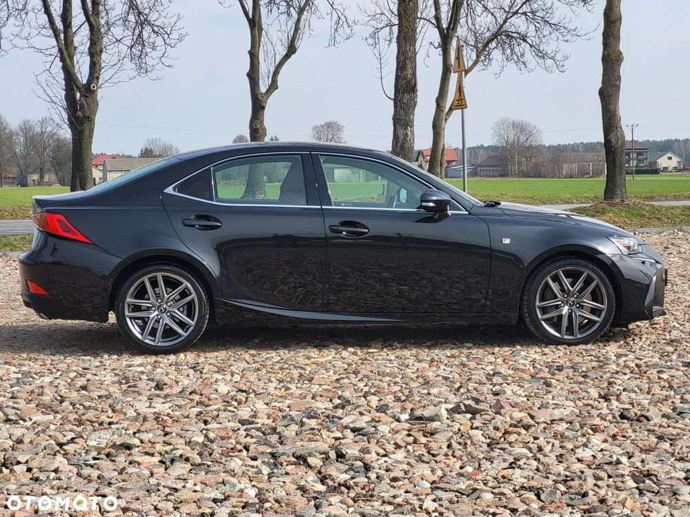 Lexus IS 200t / 300 F Sport - 4
