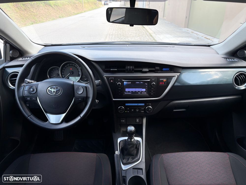 Toyota Auris 1.4 D-4D Comfort+Pack Sport - 5