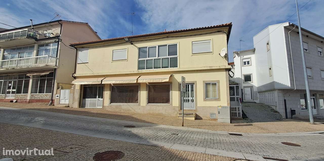 Moradia T5 com garagem e jardim em Miranda do Douro - Grande imagem: 2/60