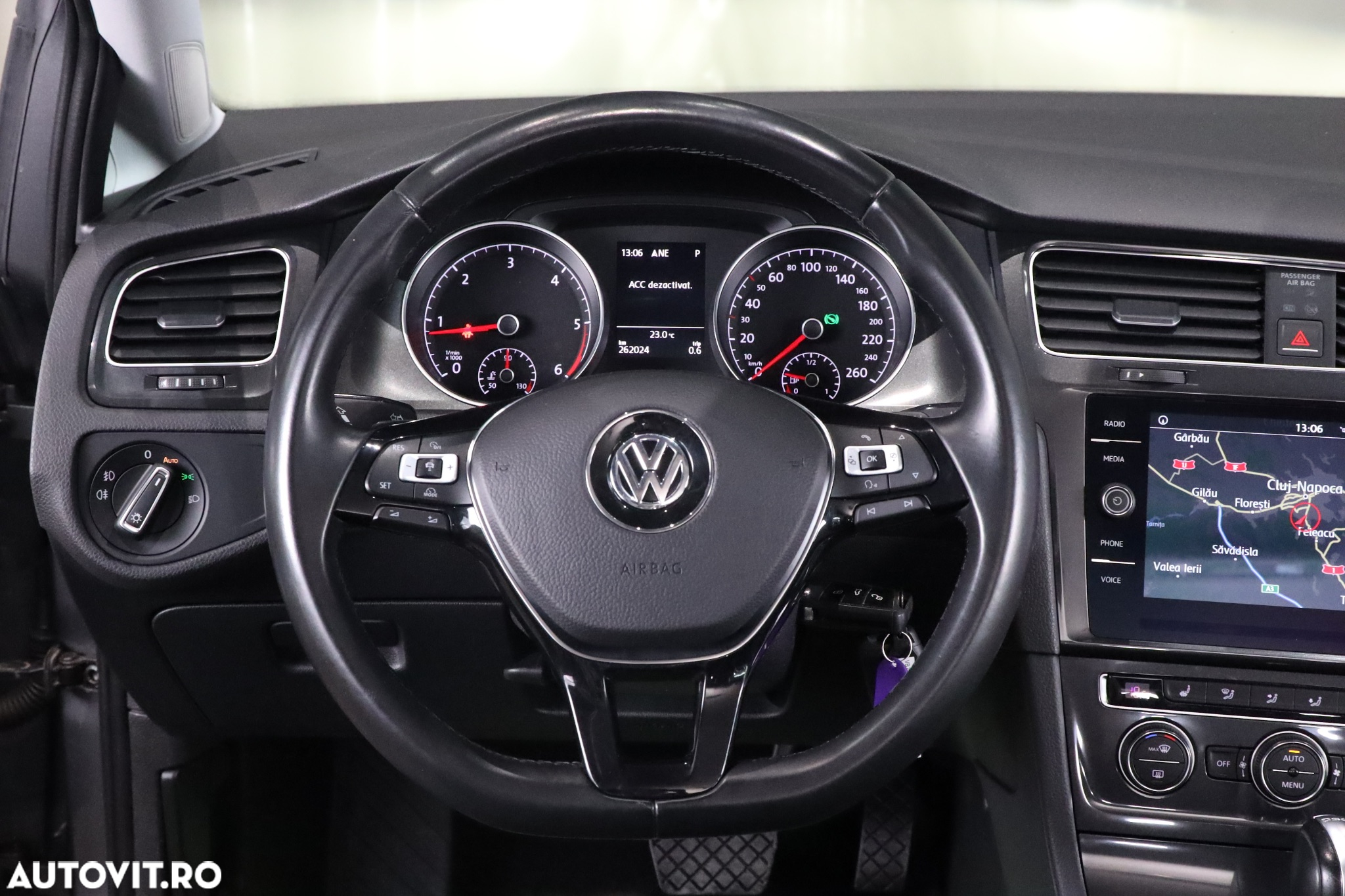 Volkswagen Golf 1.6 TDI DSG Comfortline - 26