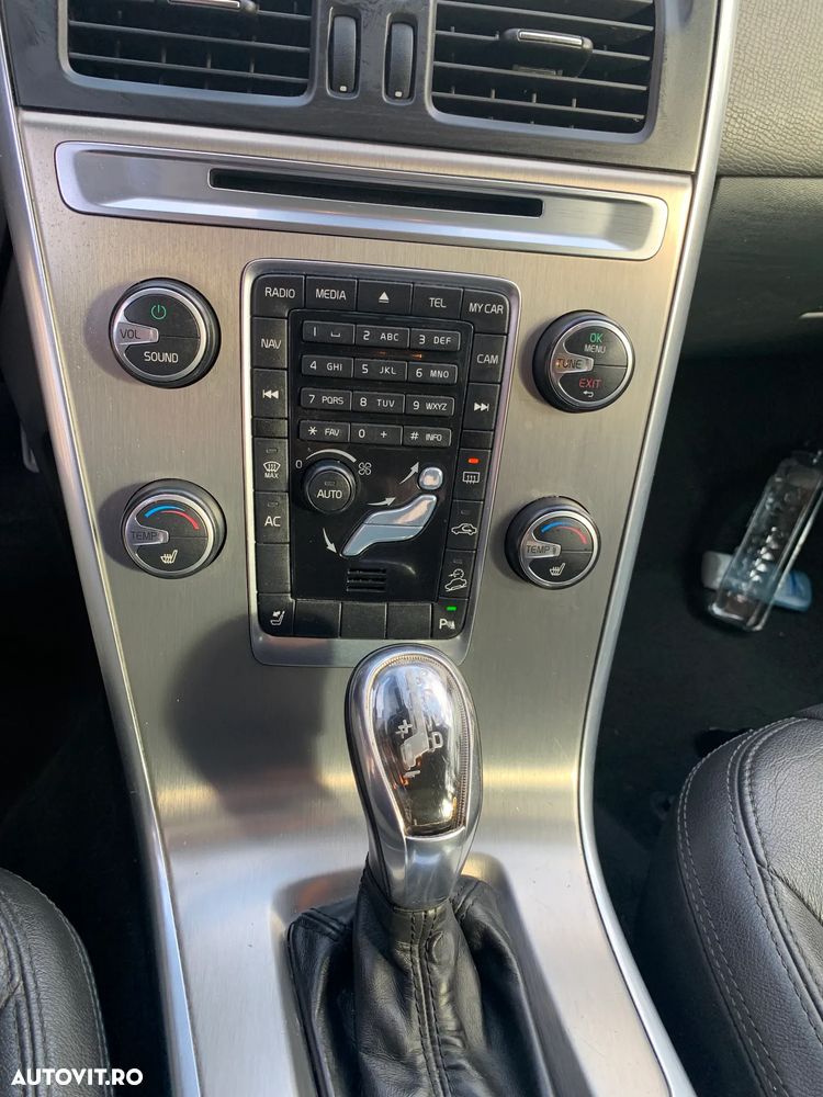 Volvo XC 60 D4 AWD Geartronic Momentum - 9