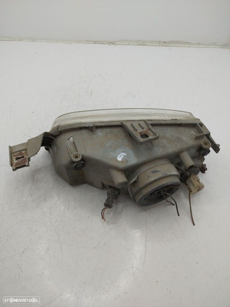 Farol/ Otica Dianteiro Dto Fiat Punto (176_) - 2