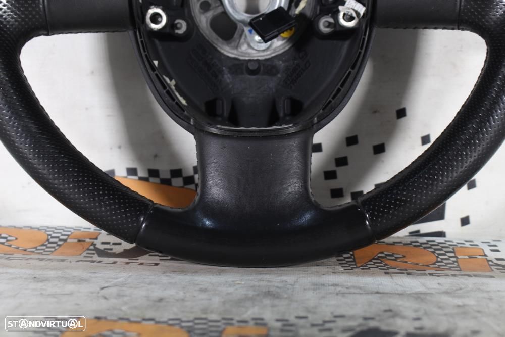 Volante Audi A4 (8K2, B8)  Volante Audi A3 8P / A4 B6 B7 B8 / A5 8T / - 2