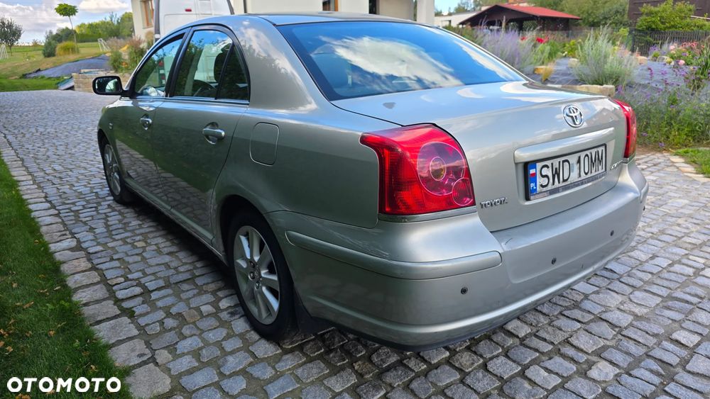 Toyota Avensis 1.8 VVT-i Sol - 4
