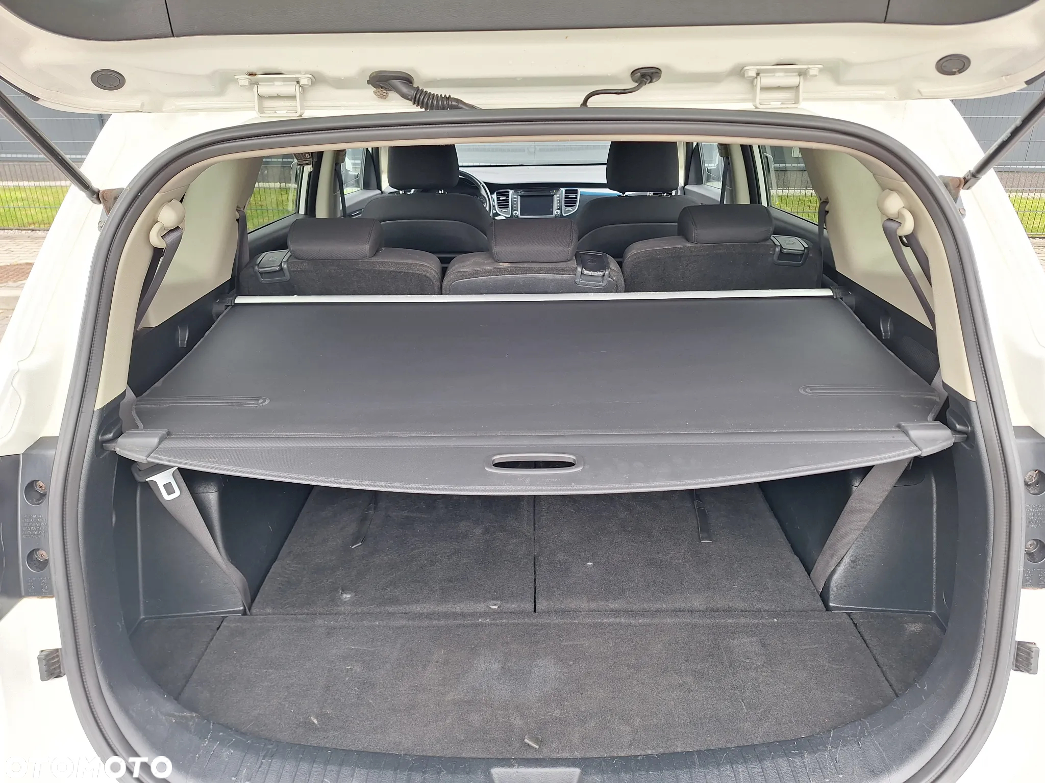 Kia Carens - 27
