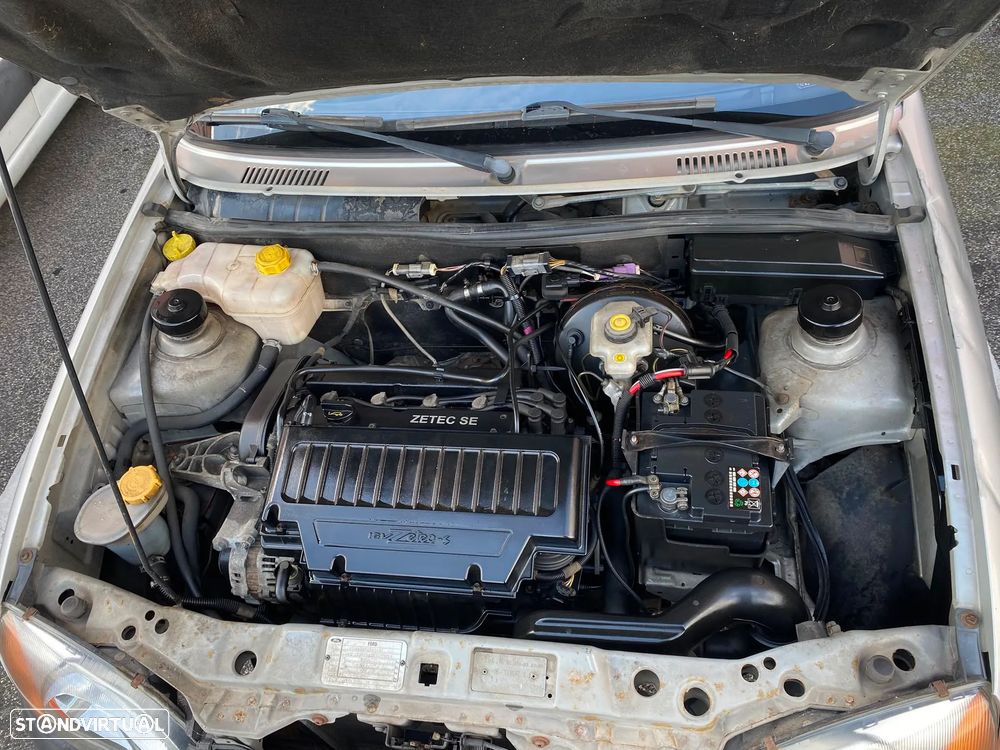 Ford Fiesta 1.25 Ghia - 8