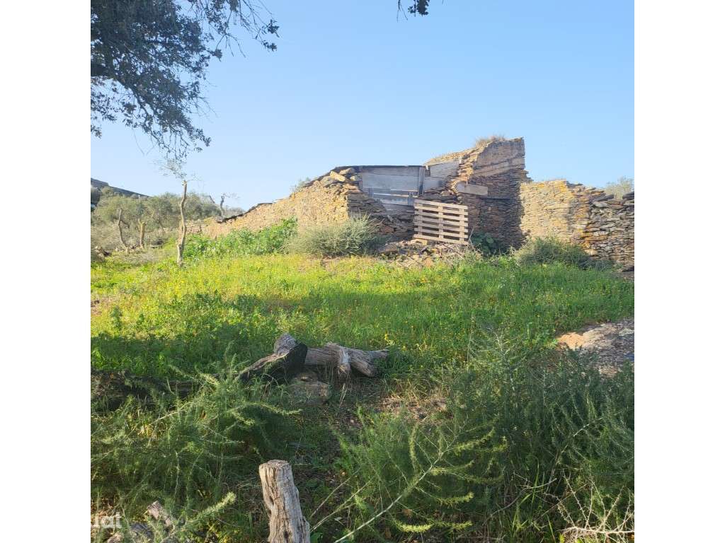 Quinta com ruina, em Monsaraz - Grande imagem: 2/29