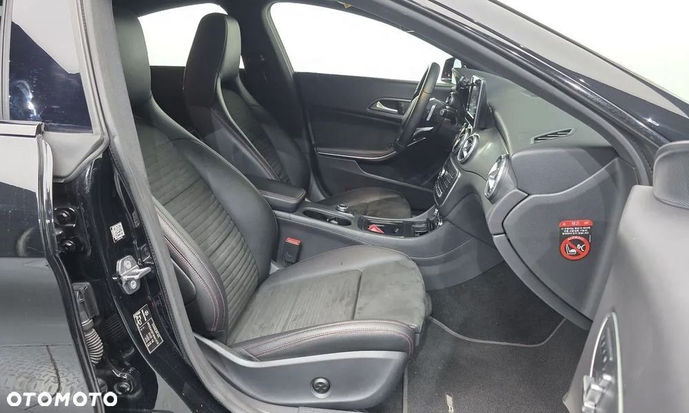 Mercedes-Benz CLA - 12