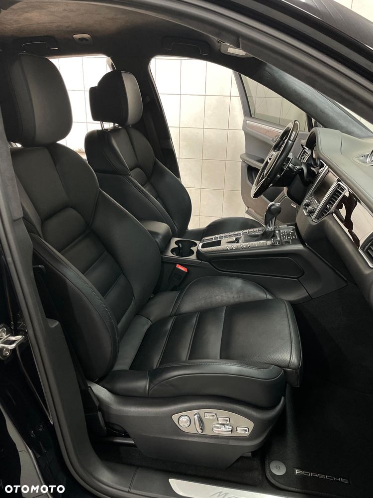 Porsche Macan Turbo PDK - 25