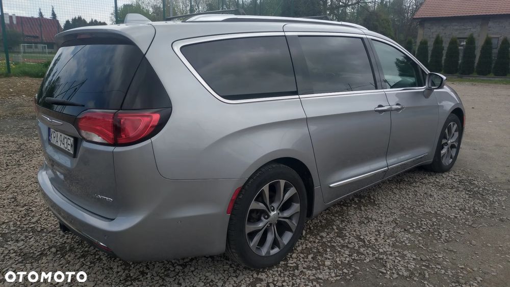 Chrysler Pacifica - 5