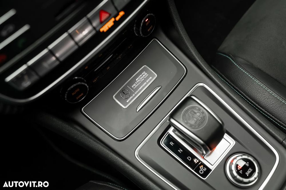 Mercedes-Benz A 45 AMG 4Matic AMG Speedshift 7G-DCT PETRONAS 2015 World Champion Edition - 17