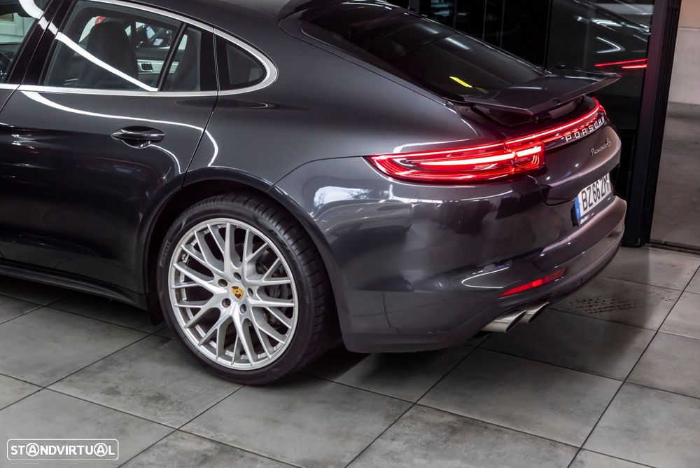 Porsche Panamera 4 S - 10