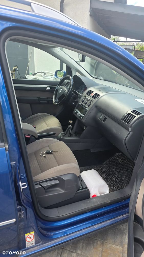 Volkswagen Touran - 10