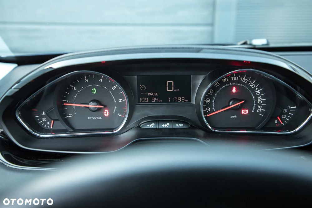 Peugeot 208 - 17