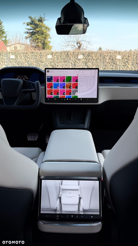 Tesla Model X - 8