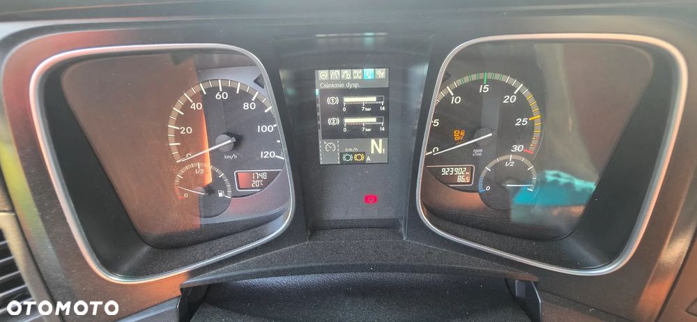 Mercedes-Benz Actros - 11
