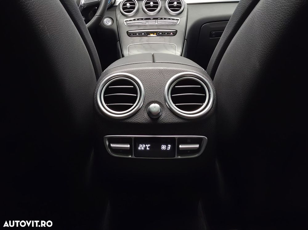 Mercedes-Benz GLC 300 e 4Matic 9G-TRONIC AMG Line Plus - 29