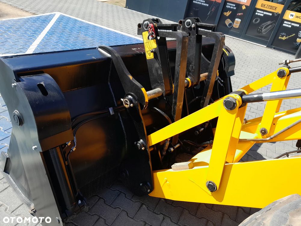 JCB JCB 4CX AEC  2023r - 14