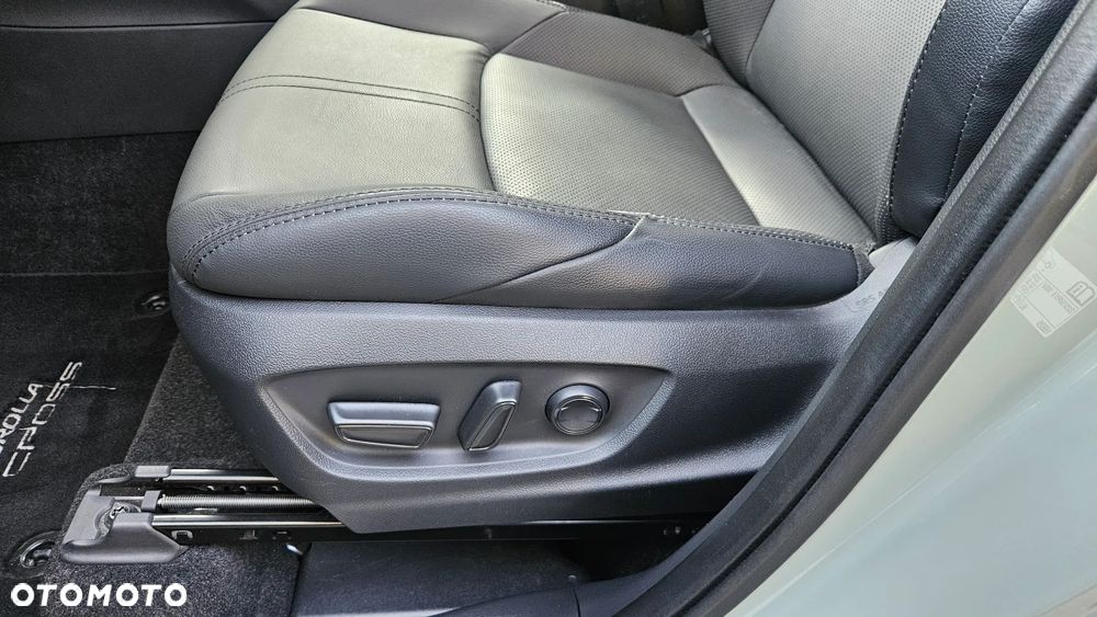 Toyota Corolla Cross 2.0 Hybrid Executive AWD - 19