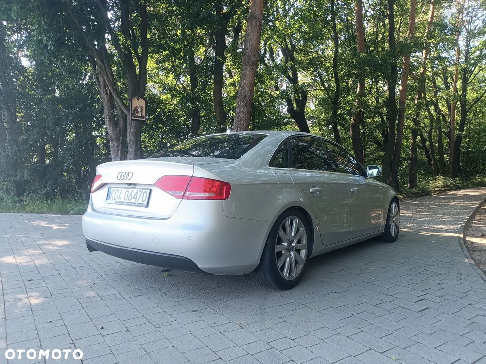 Audi A4 Limousine - 6