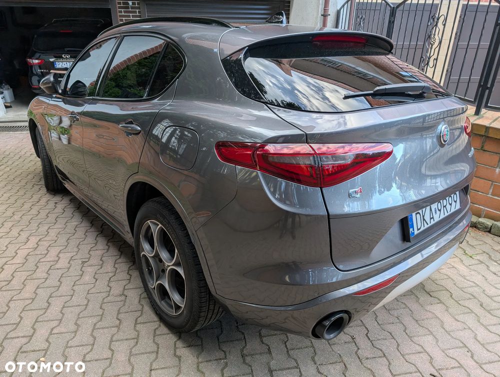 Alfa Romeo Stelvio 2.0 Turbo 16V AT8-Q4 Ti - 4