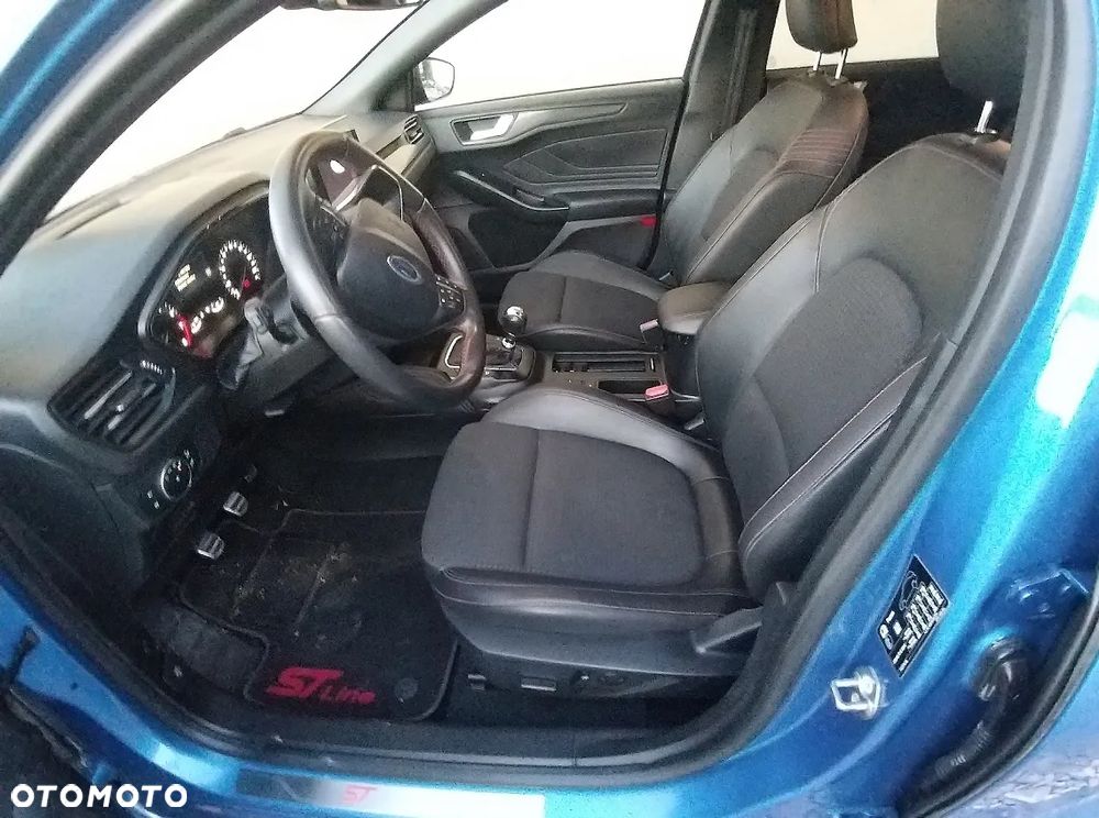 Ford Focus 1.0 EcoBoost Start-Stopp-System ST-LINE STYLE - 11