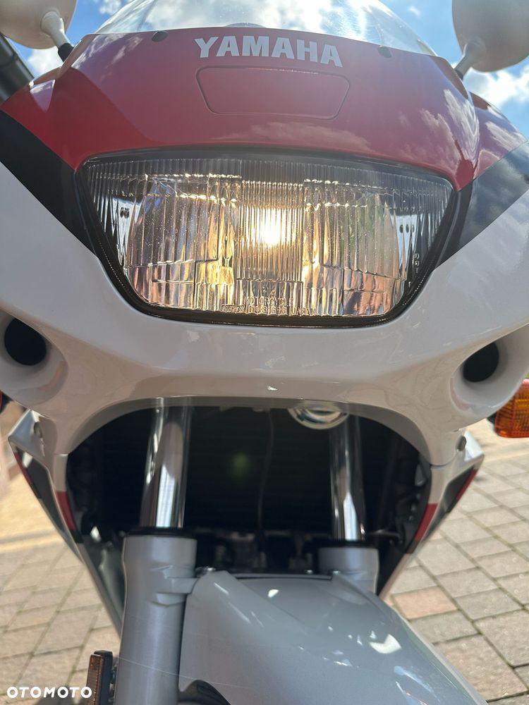 Yamaha FZR - 20