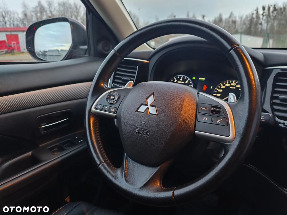 Mitsubishi Outlander 2.0 4WD Invite - 31