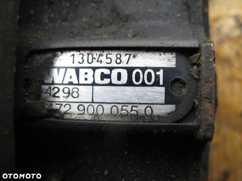 # DAF XF 95 105 ZAWÓR POZIOMOWANIA PODUSZEK POWIETRZA ECAS 4729000550 1304587 - 4