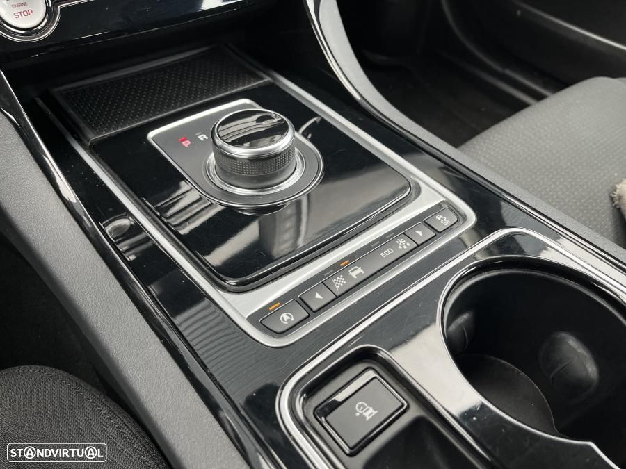 Jaguar XE 2.0 D Prestige Aut. - 29