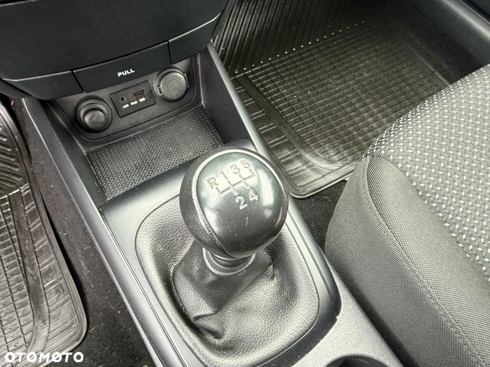 Hyundai i30 1.4 Base + - 26