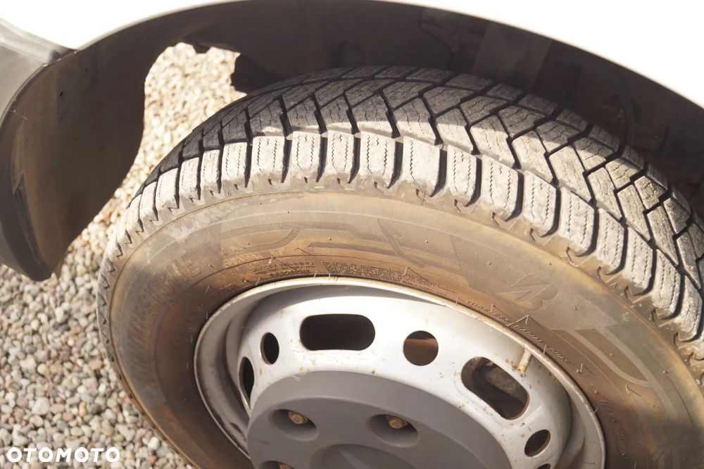 Mercedes-Benz Sprinter - 13