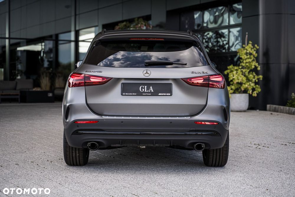 Mercedes-Benz GLA - 13