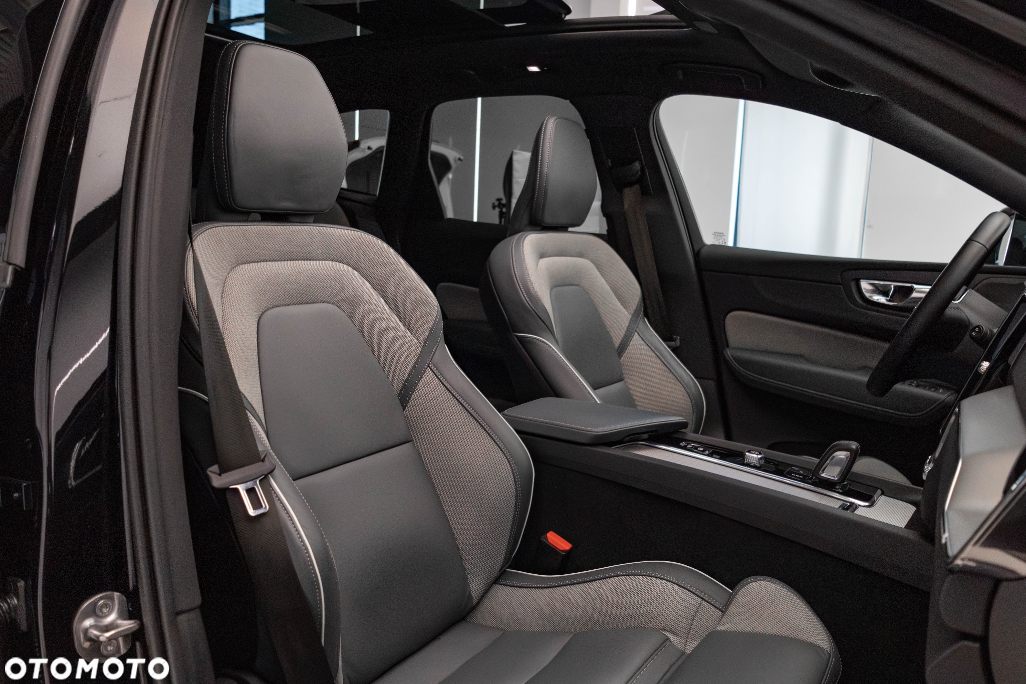 Volvo XC 60 B4 D AWD Plus Dark - 18